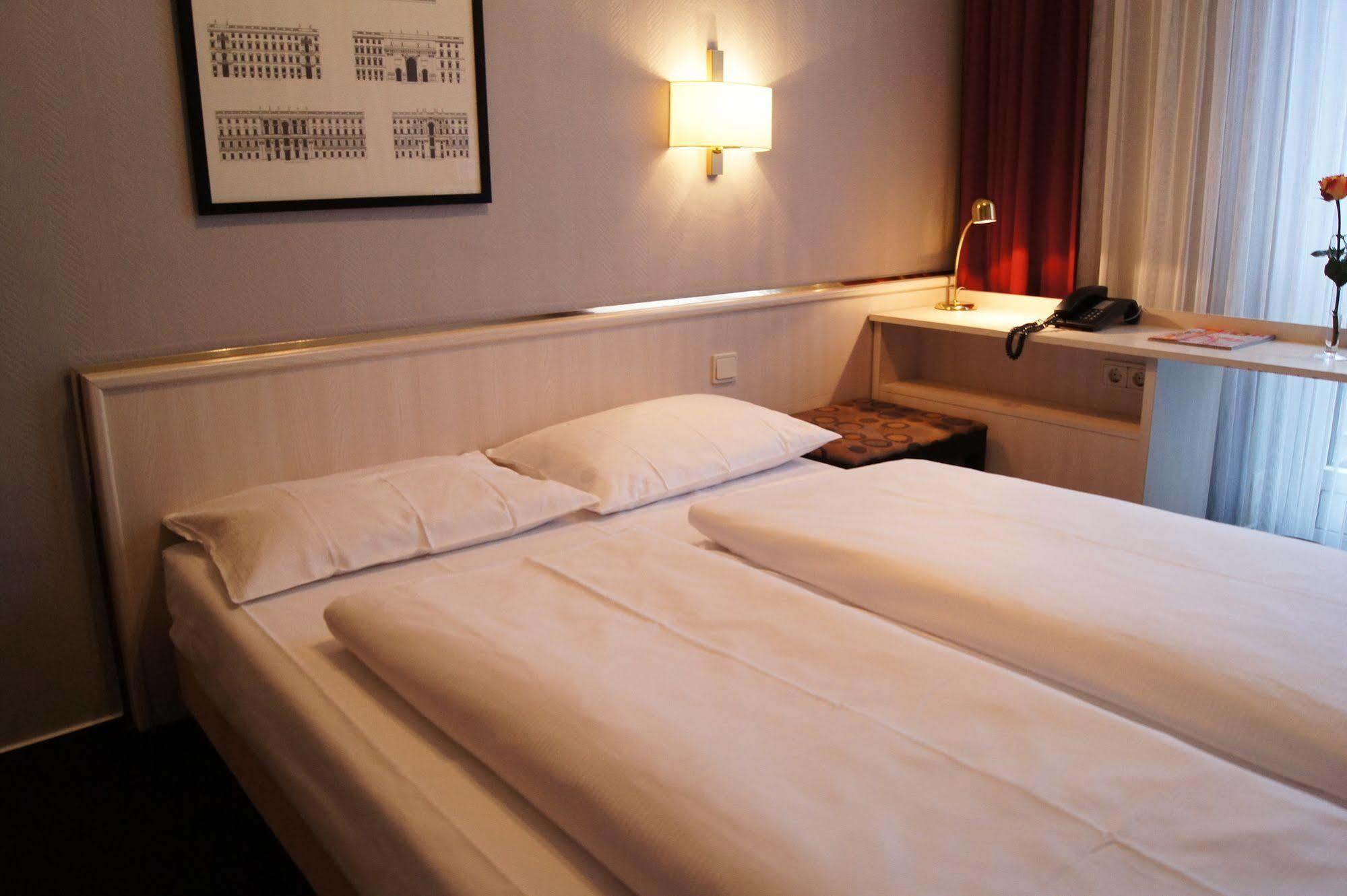 Berlin Plaza Hotel Am Kurfuerstendamm エクステリア 写真