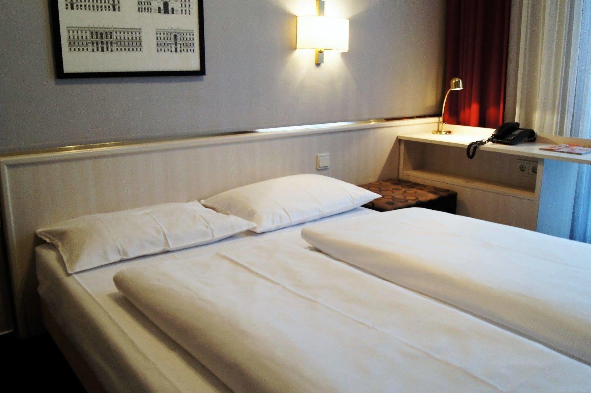 Berlin Plaza Hotel Am Kurfuerstendamm エクステリア 写真